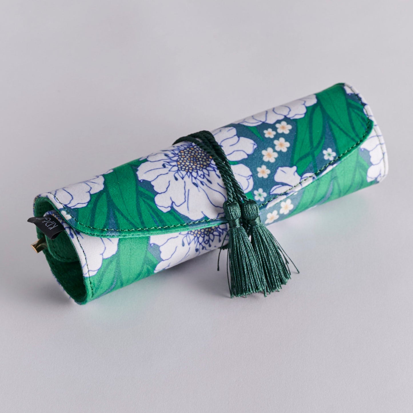 Kip&Co - Tumbling flowers velvet jewellery roll